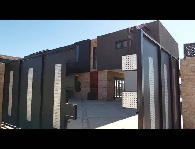 5 BEDROOM HOUSE FOR SALE IN NOORDHEUWEL